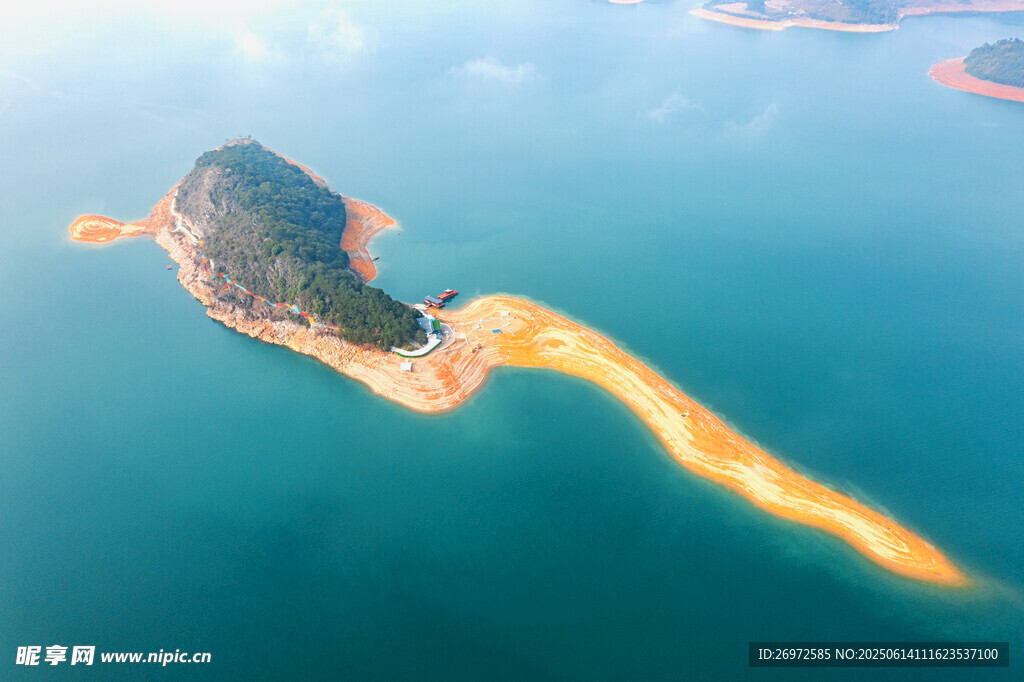 海上孤島與蜿蜒沙堤 鳳凰島