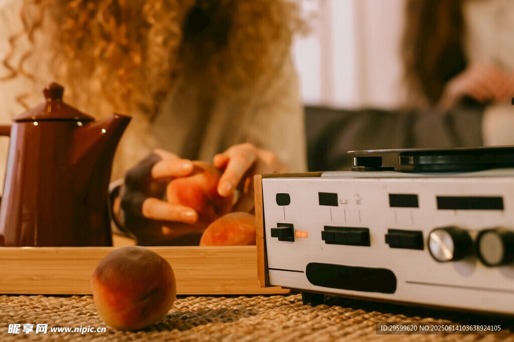 復(fù)古風(fēng)廚房電器與水果