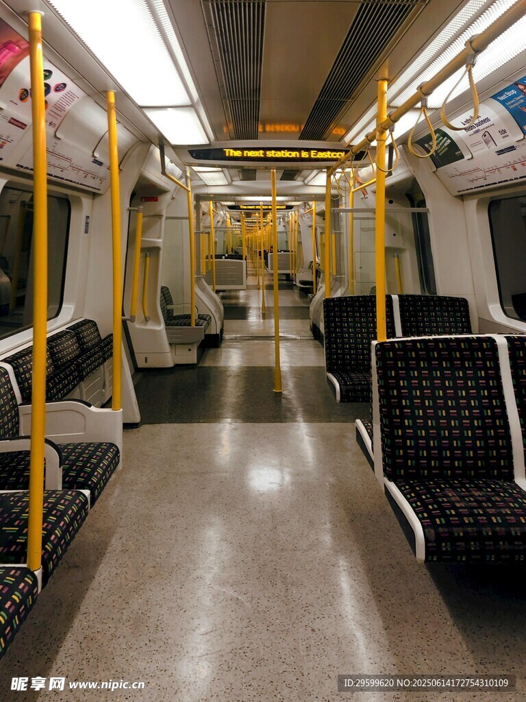 地鐵車廂內景