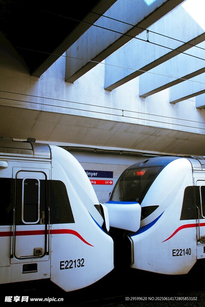 地鐵列車?？空緝?nèi)