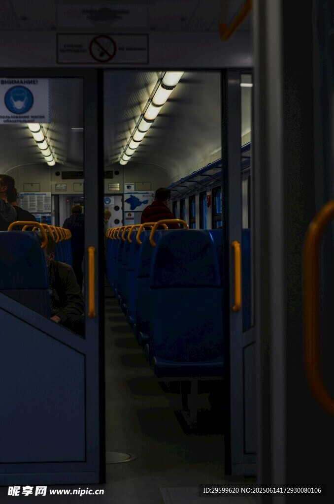 地鐵車廂內景