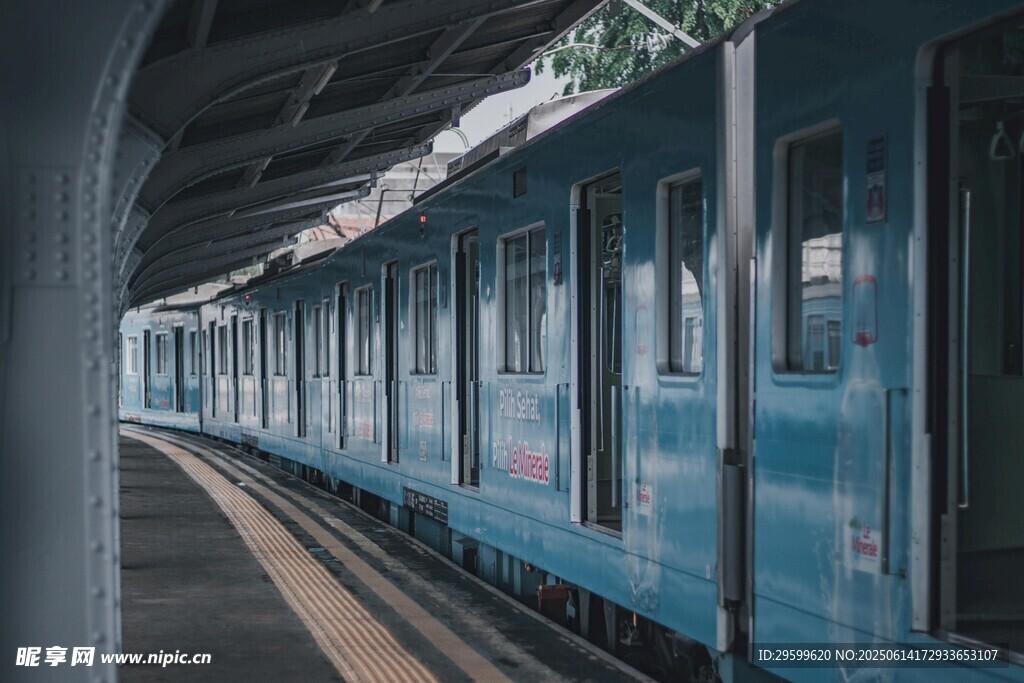 藍色列車?？吭谡九_