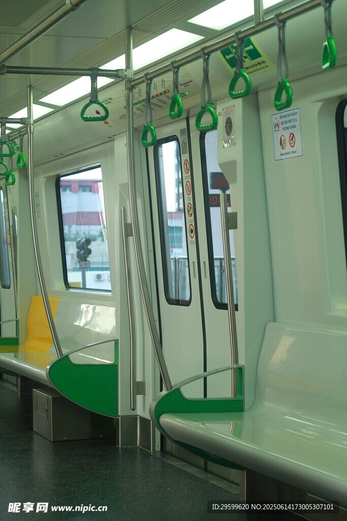 地鐵車廂內景