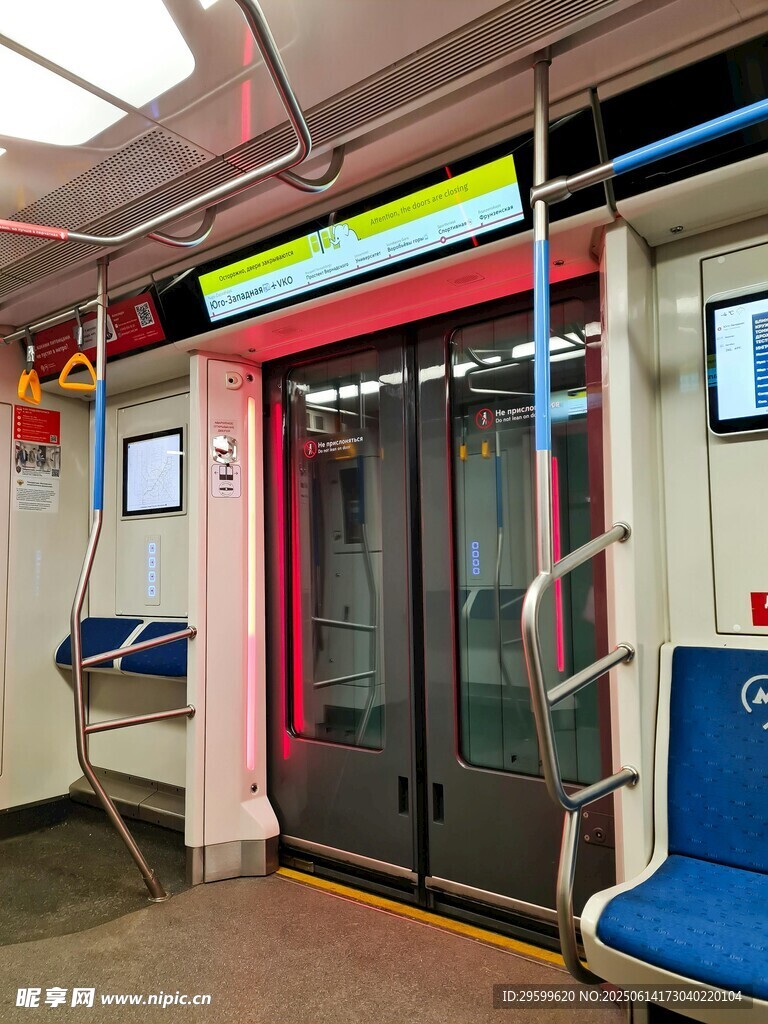地鐵車廂內(nèi)部景象