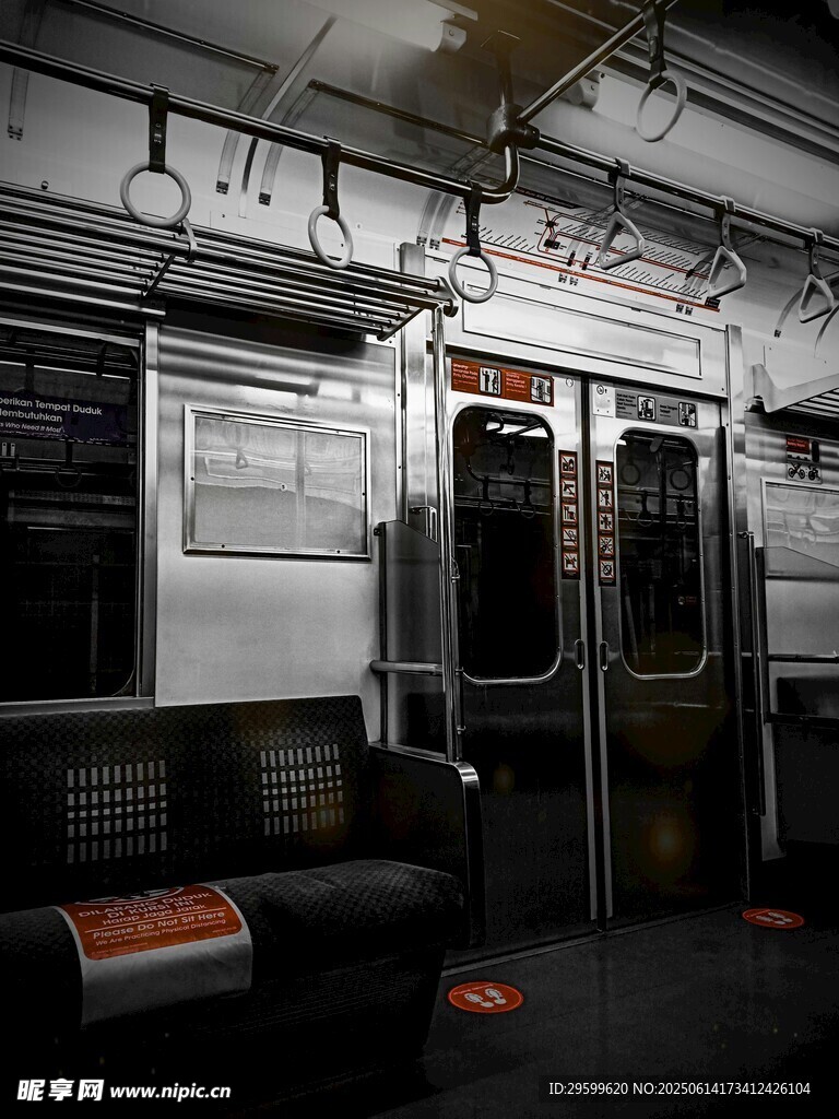 地鐵車廂內部場景