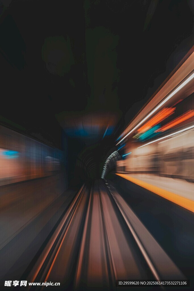 飛馳的列車軌道動感畫面