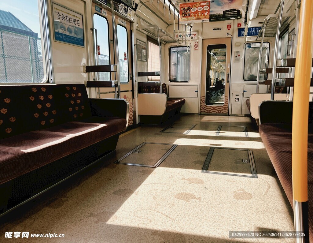 地鐵車廂內景