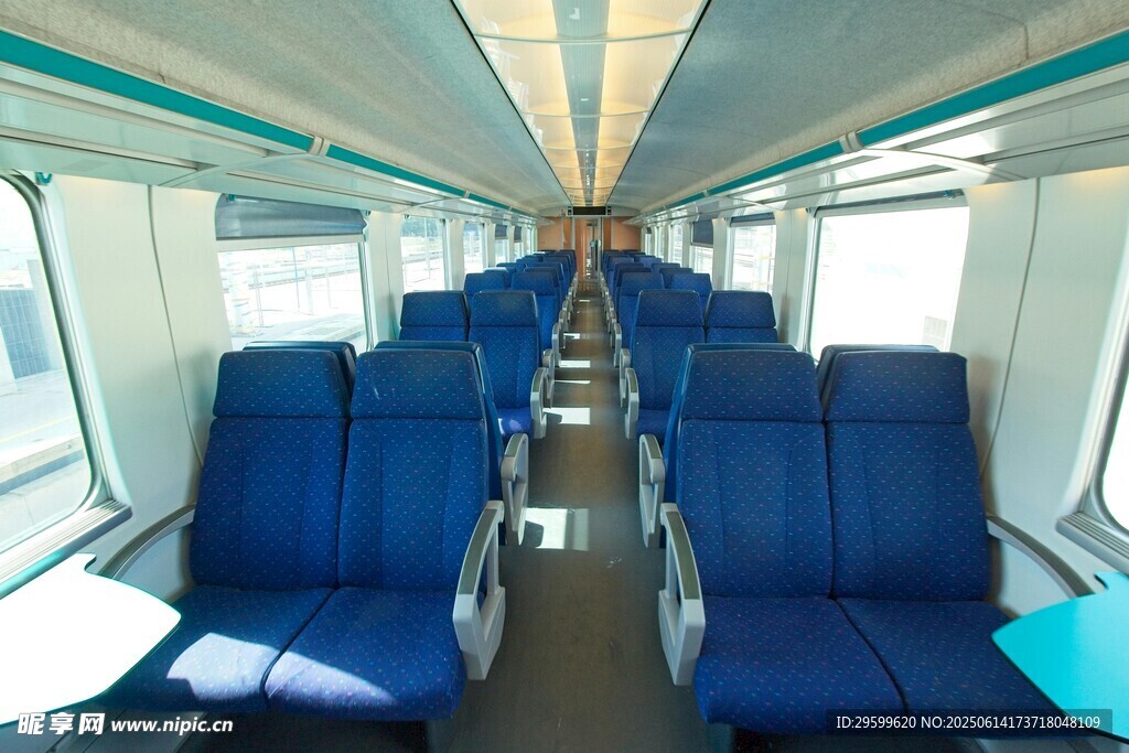 高鐵車廂內的藍色座椅