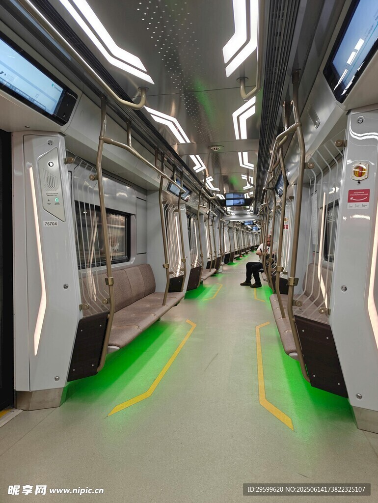 地鐵車廂內(nèi)景 