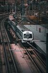 軌道上行駛的一列白色列車