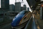 城市站臺的高速列車