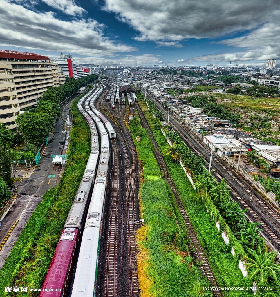 城市鐵軌風景