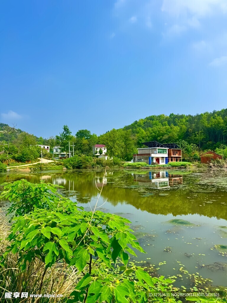 鄉村湖畔美景