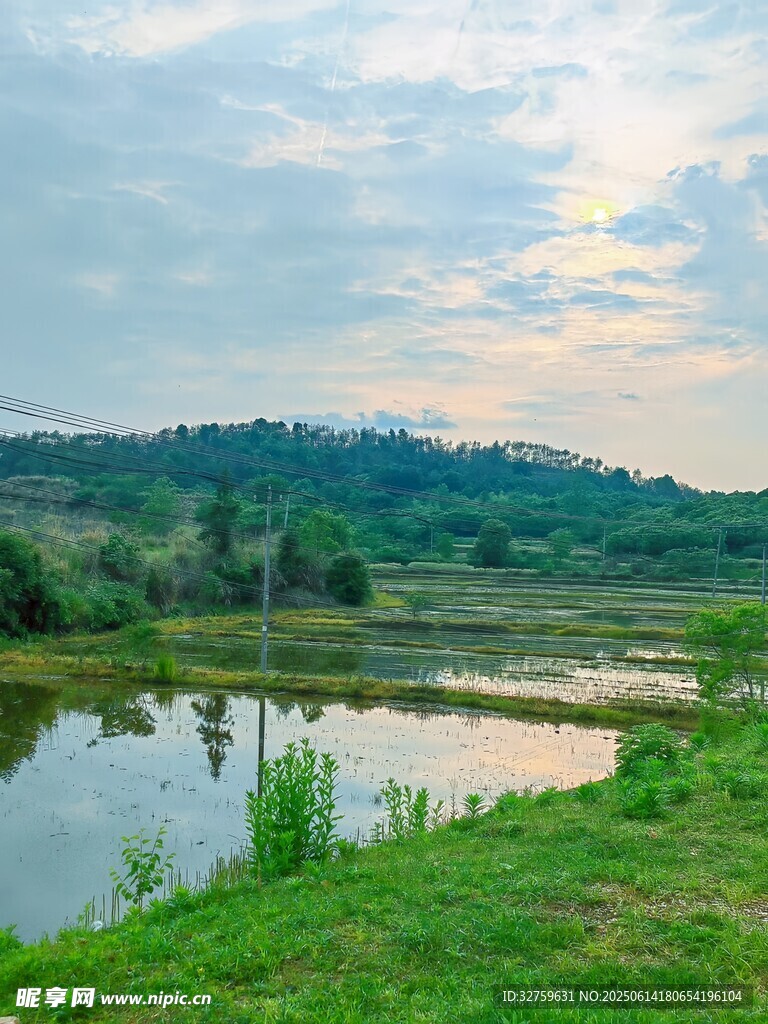 湖畔綠野風(fēng)光