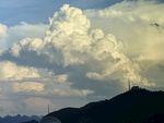 山間壯麗云層景觀