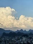 城市上空的壯麗云朵景觀