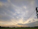 黃昏下的電線與絢麗天空