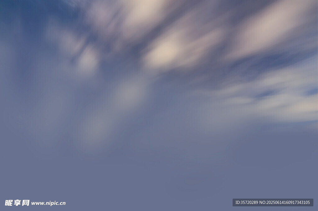 夢(mèng)幻天空中的縹緲云彩