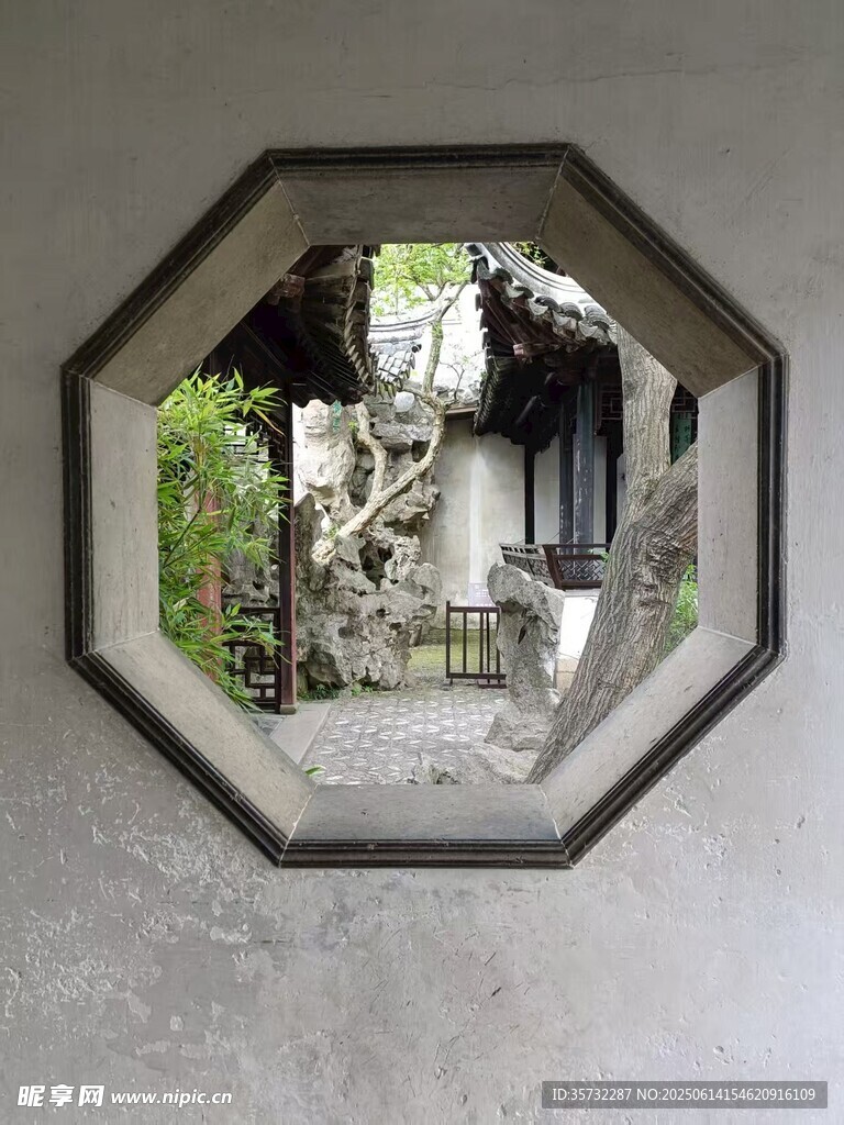 八角窗景中的中式雅致韻味