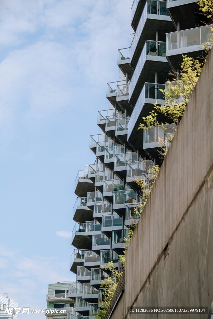 垂直綠化的現代建筑景觀