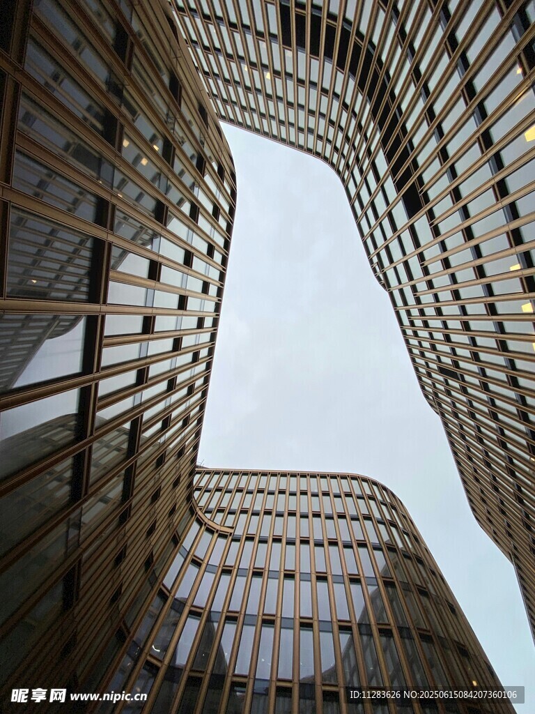 現(xiàn)代獨(dú)特造型的建筑外觀