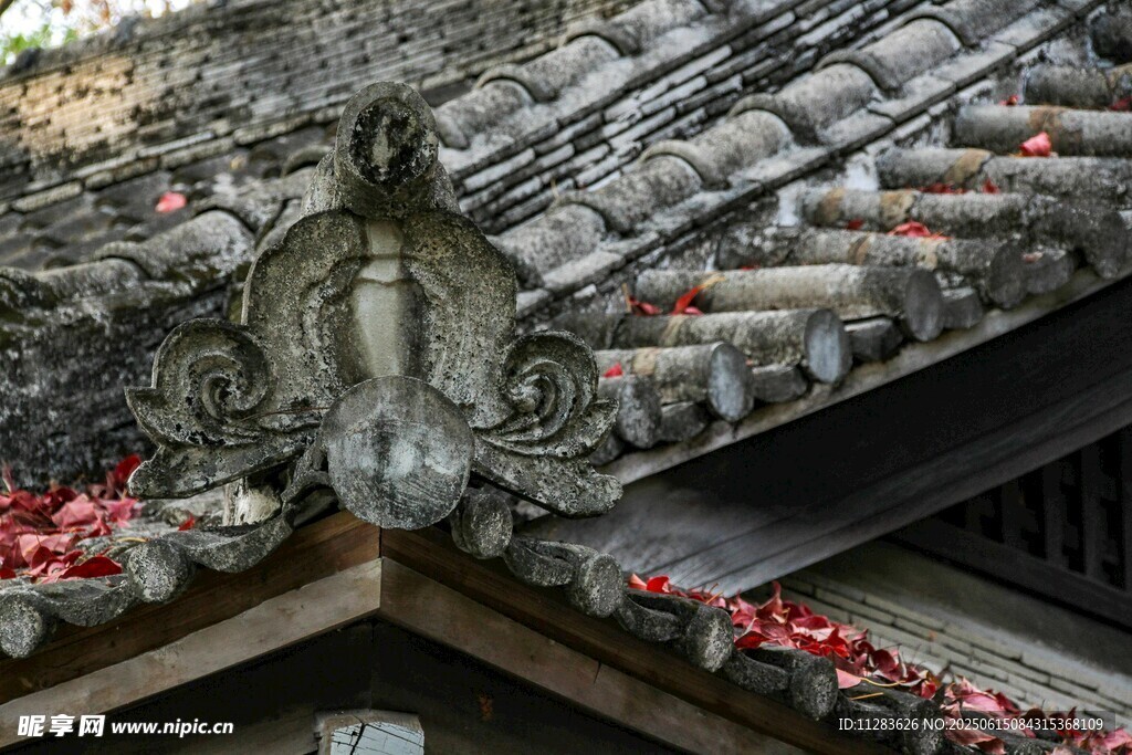 中式古建屋檐雕花裝飾