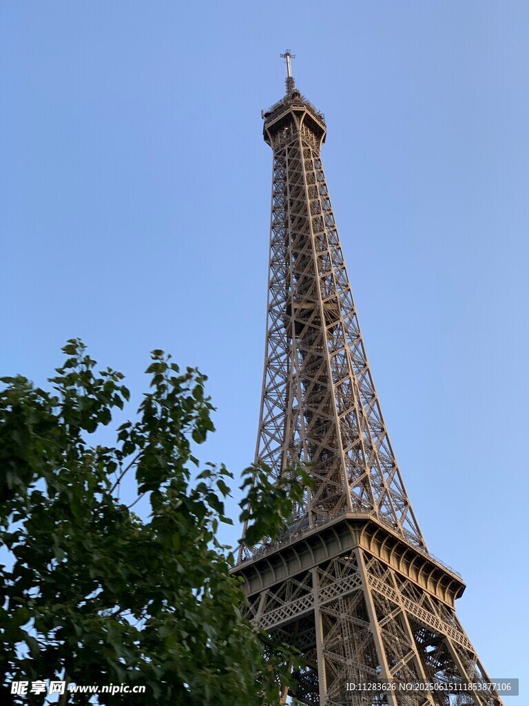 埃菲爾鐵塔近景