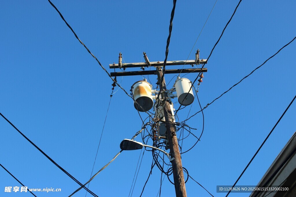 電線桿上的電力設備