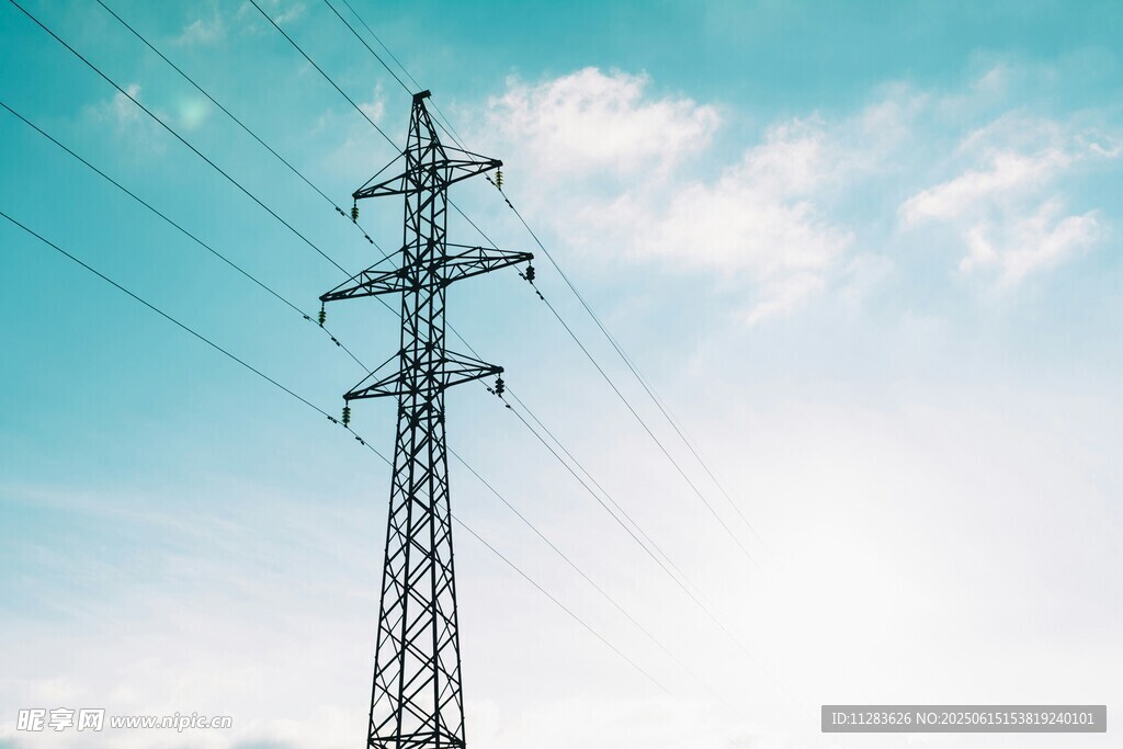 高聳輸電塔