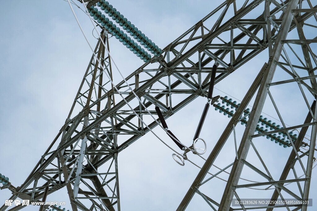 高壓輸電塔結構特寫