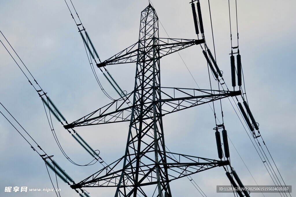 高壓輸電塔與電線景觀