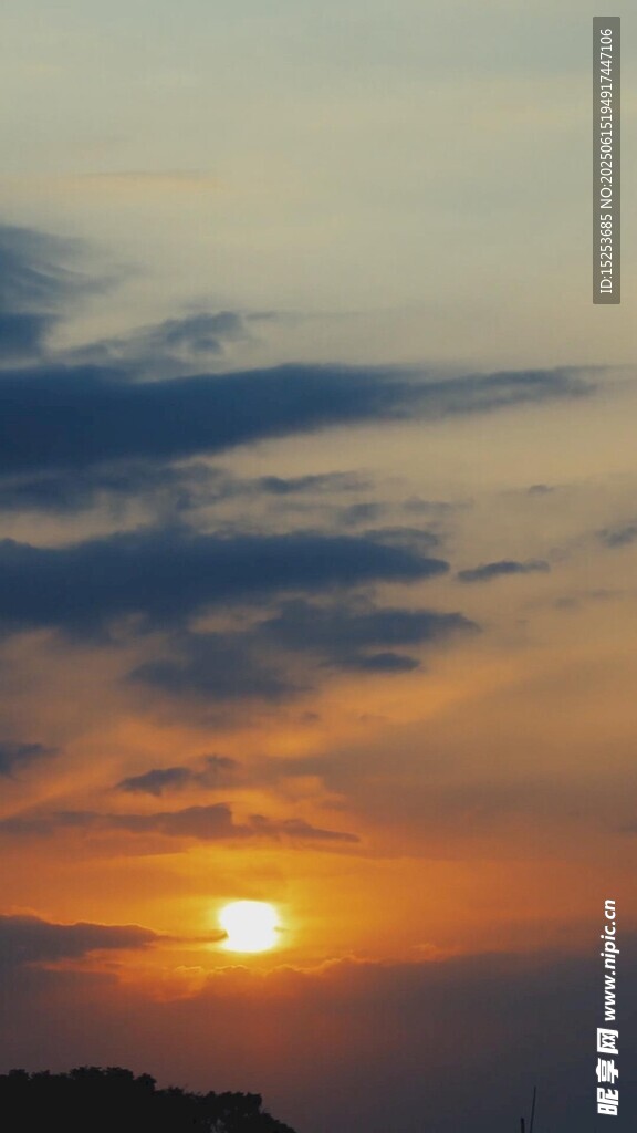 日落時(shí)分的絢爛天空