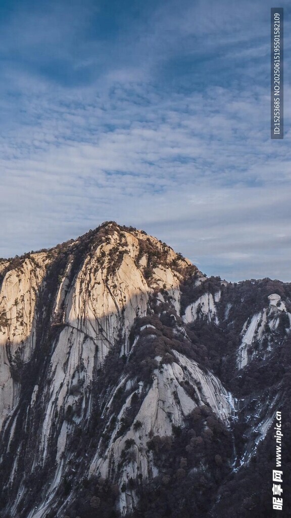 巍峨雪山壯麗景致