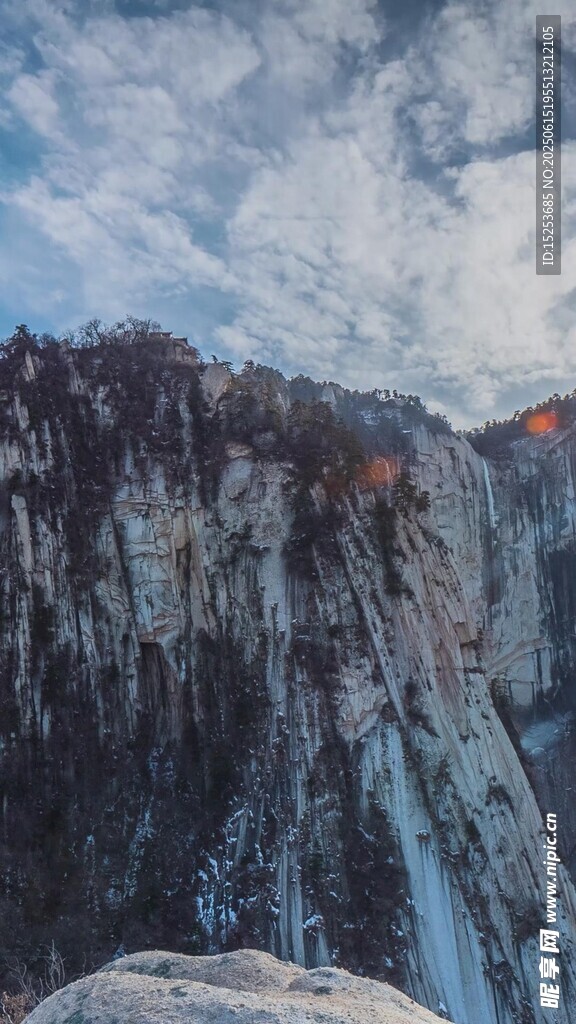 壯麗山景與云霧繚繞之美