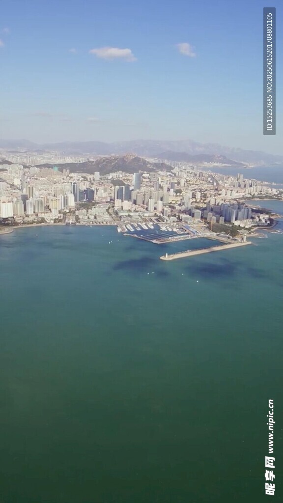 俯瞰海港城市美麗景致