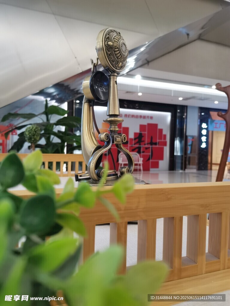 商場內(nèi)景裝飾與綠植景觀