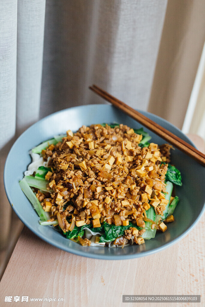 美味肉末蓋飯 