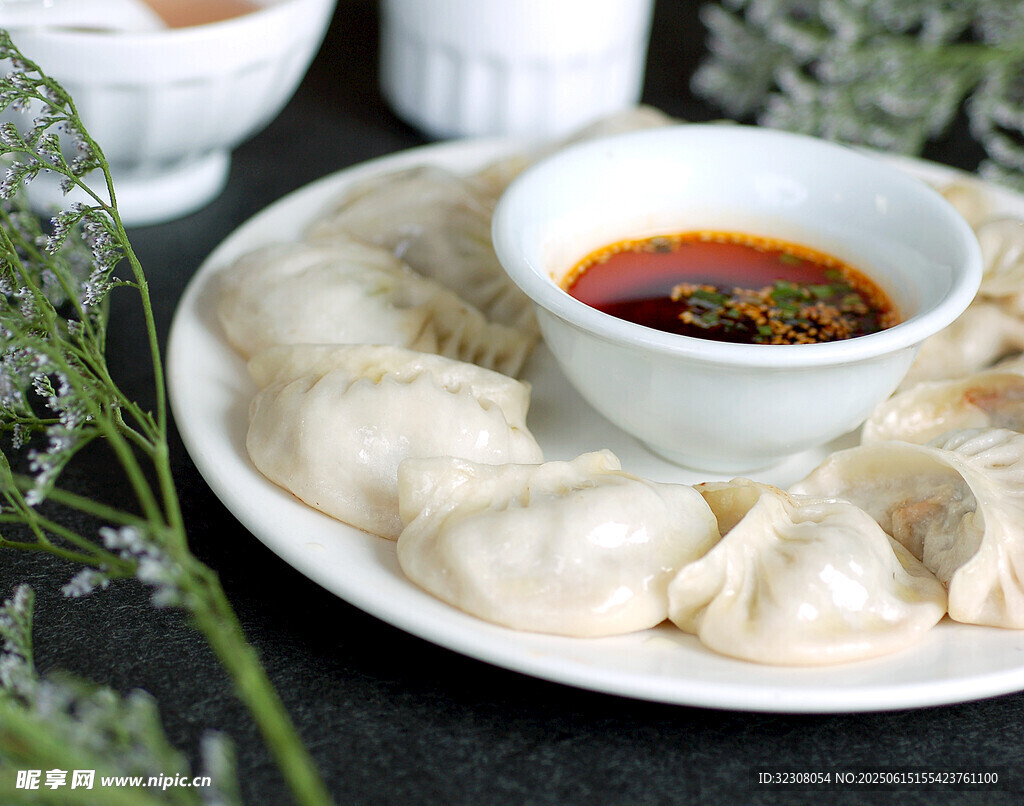 美味餃子配特色蘸料