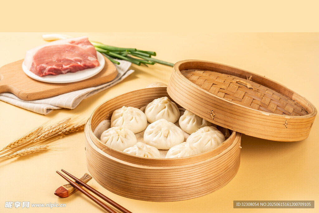 竹制蒸籠里的美味鮮肉小籠包