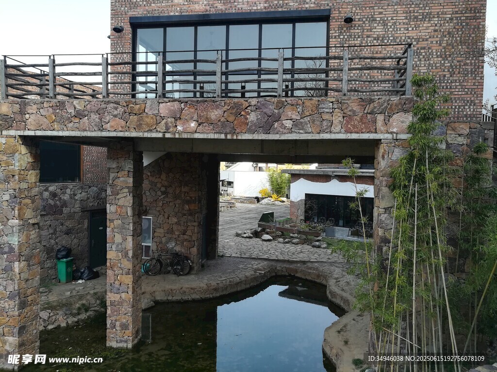 石砌臨水建筑景觀