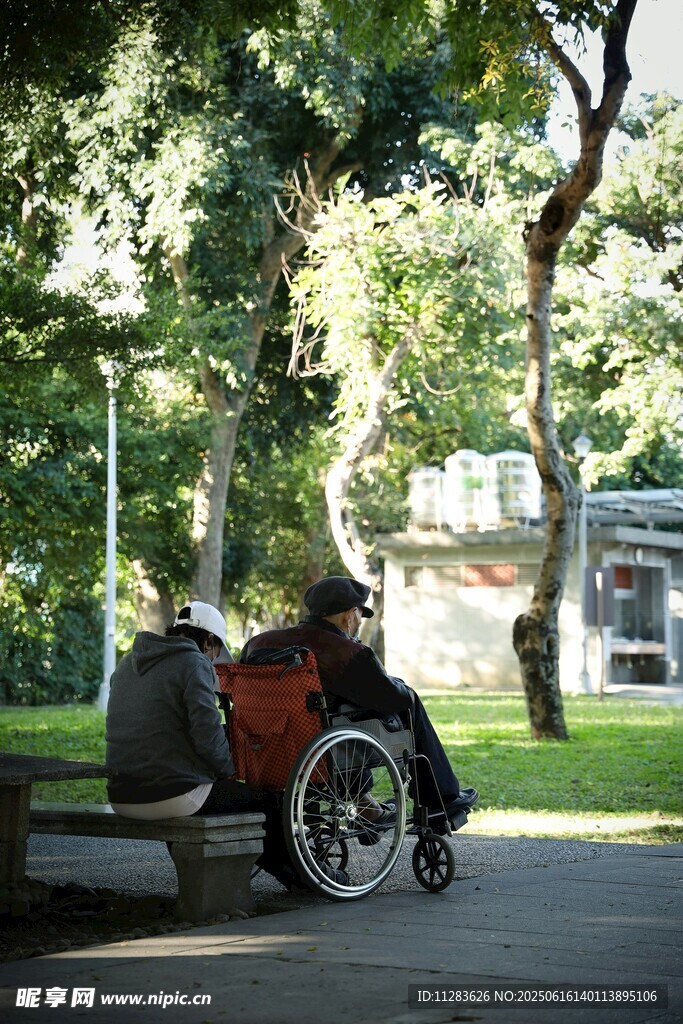 輪椅上的老人