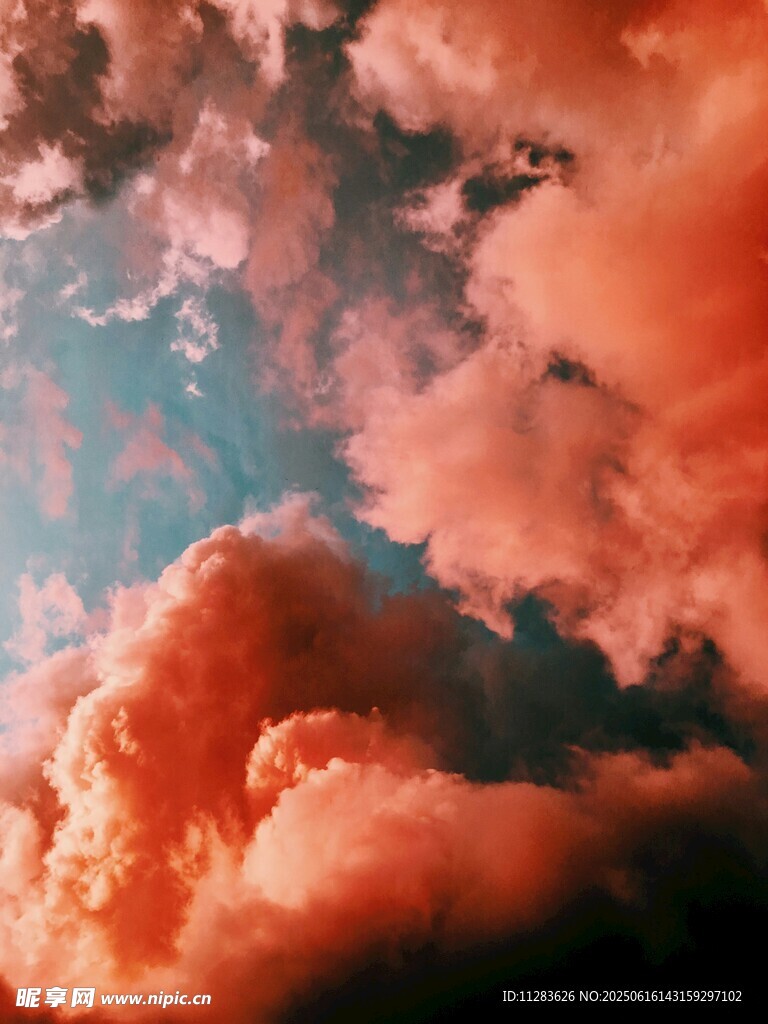 夢幻紅色云海景觀