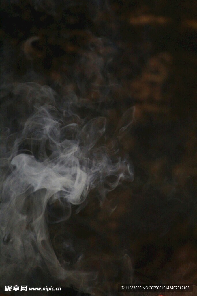 繚繞煙霧特寫