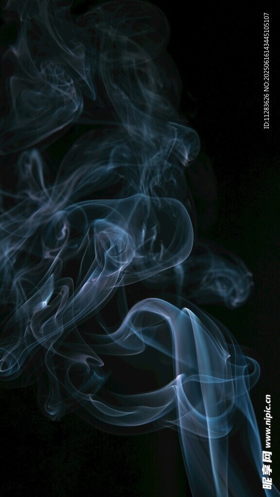 黑色背景下的夢(mèng)幻煙霧