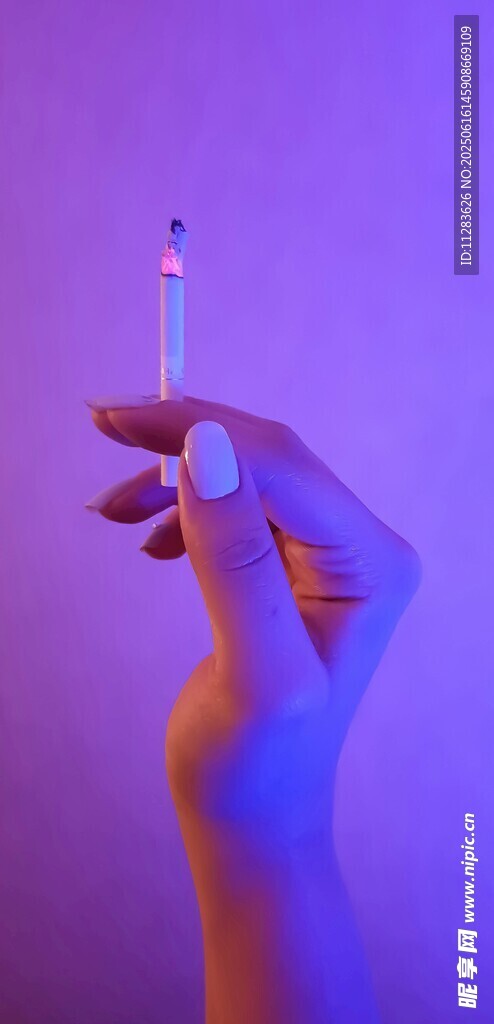 手持香煙