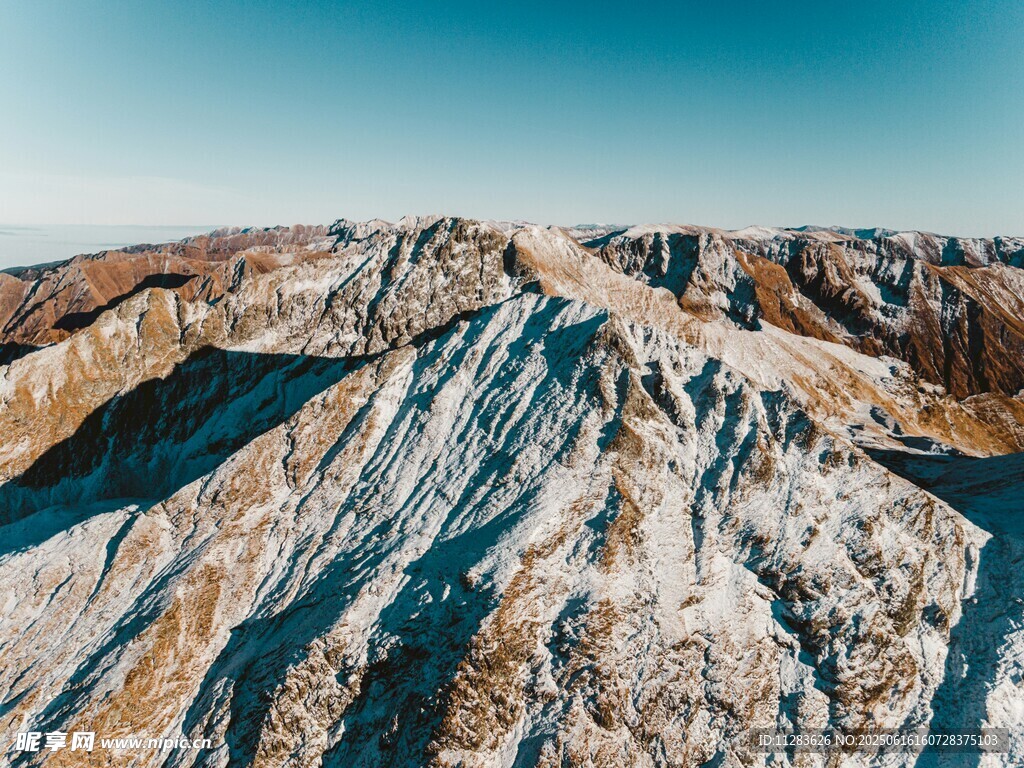 壯麗雪山景觀