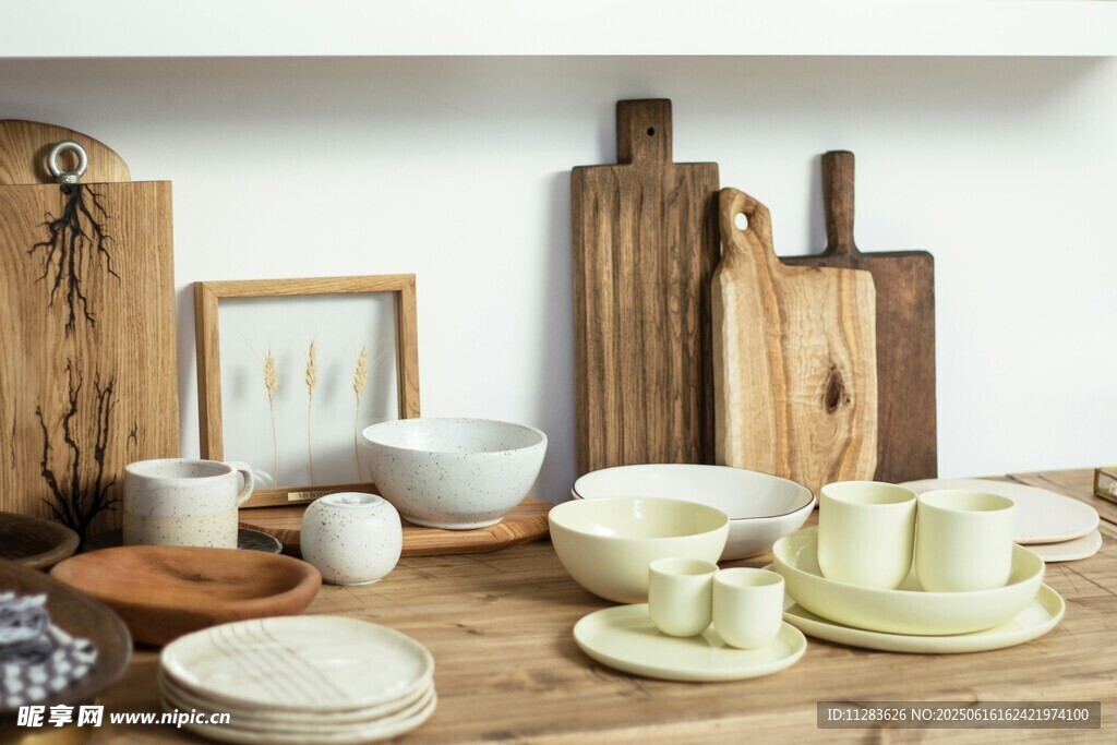 廚房木質(zhì)餐具與陶瓷用品