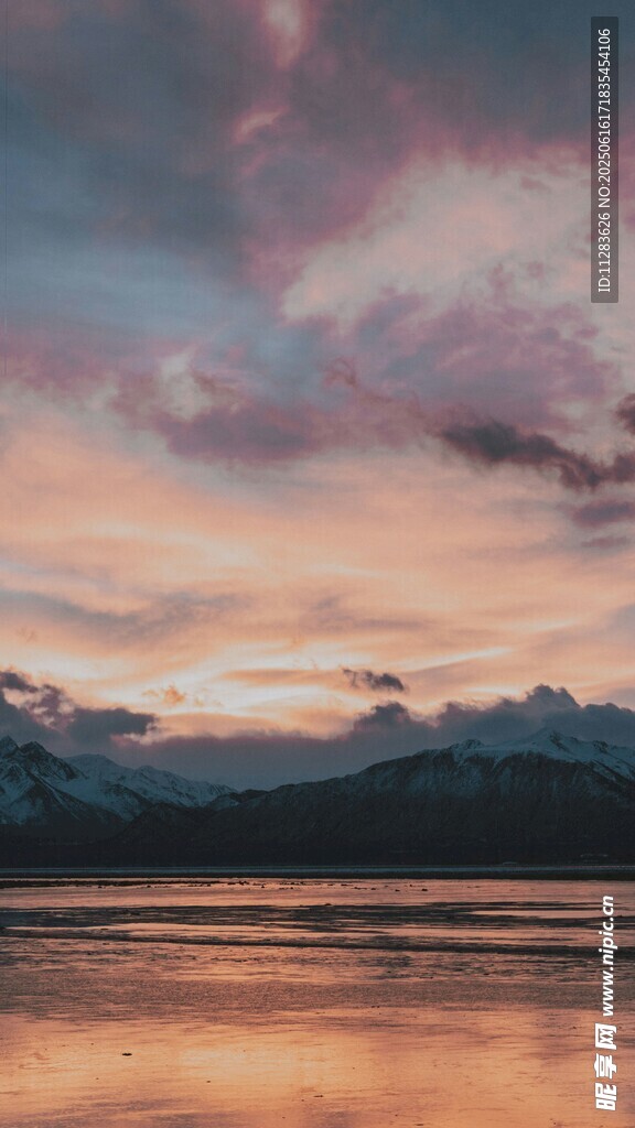 湖畔絢麗晚霞美景