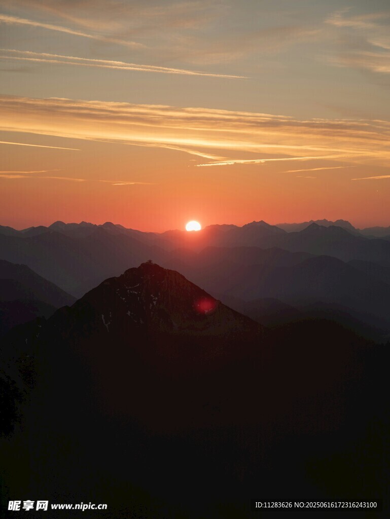 山頂日出美景