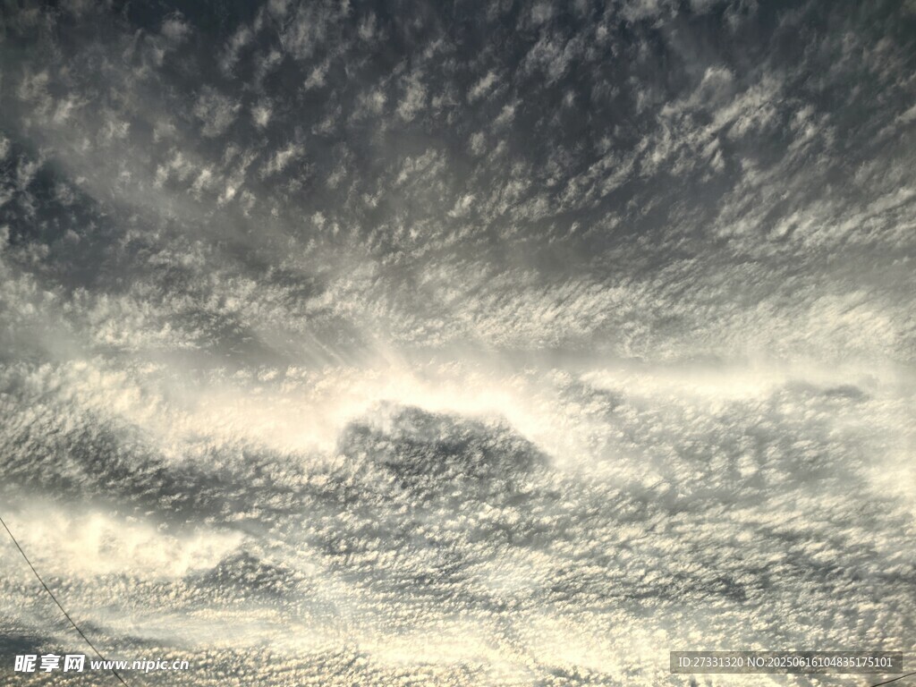 海浪翻涌的壯闊海景